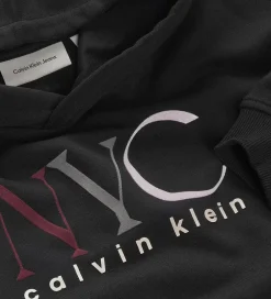 Hættetrøjer|Calvin Klein Hættetrøje - Cropped - NYC Graphic - CK Black