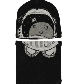 Tørklæder|Molo Hue m. Tube - Kleo - Uld/Polyester - Very Black m. Rumhjelm