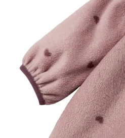 Fleece|Name It Fleecedragt - NmnSpektra - Woodrose m. Hjerter